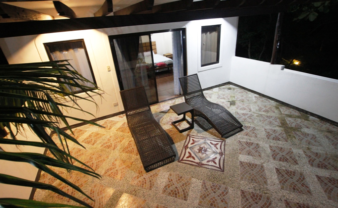 Garden suite with a view of the sea